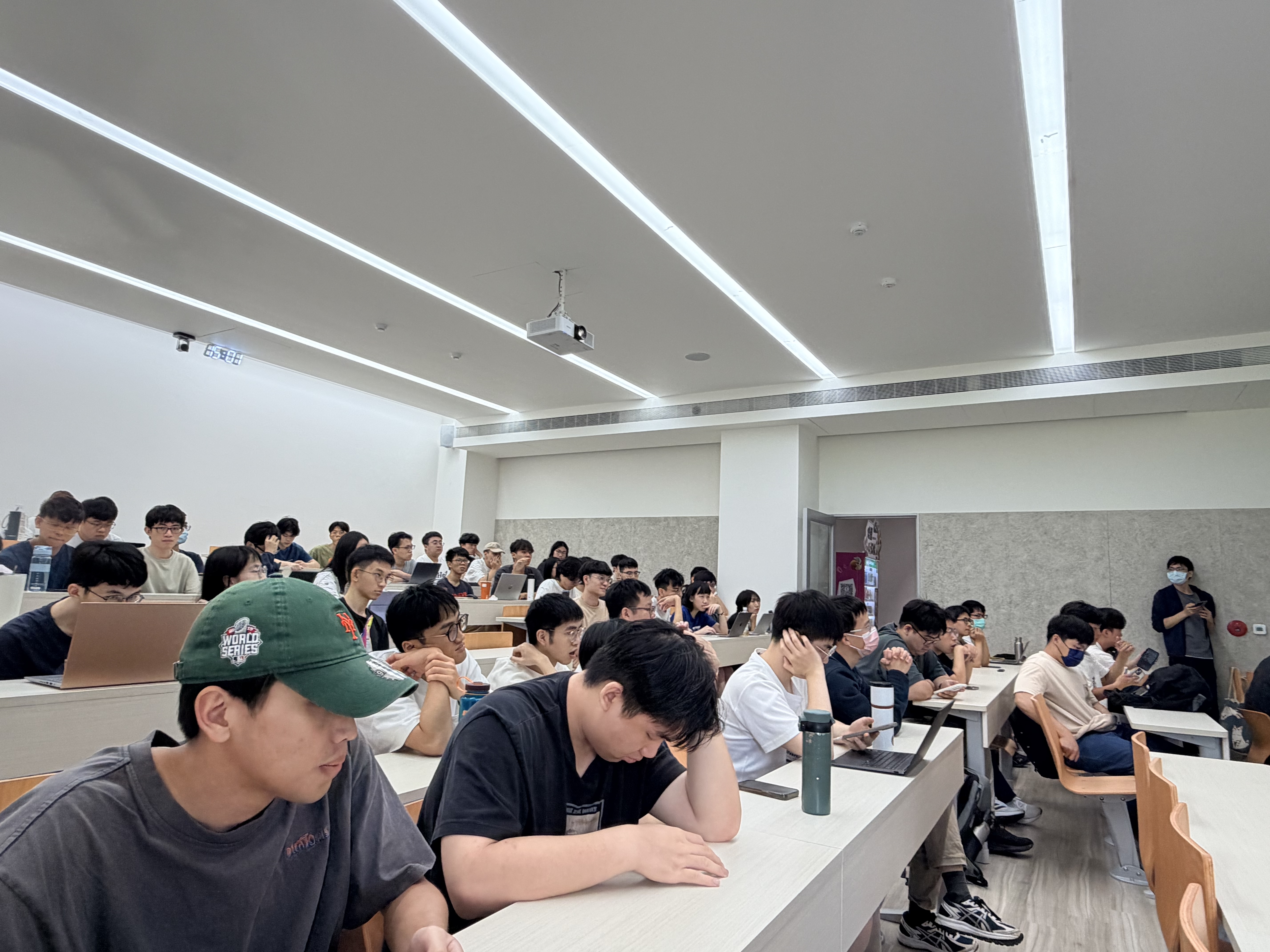 CEO Mark 至台大電信所Seminar做技術與經驗分享